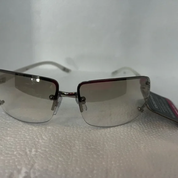 Foster Grant Women's Rimless Sunglasses in Silver and Clear - Picture 3 of 9